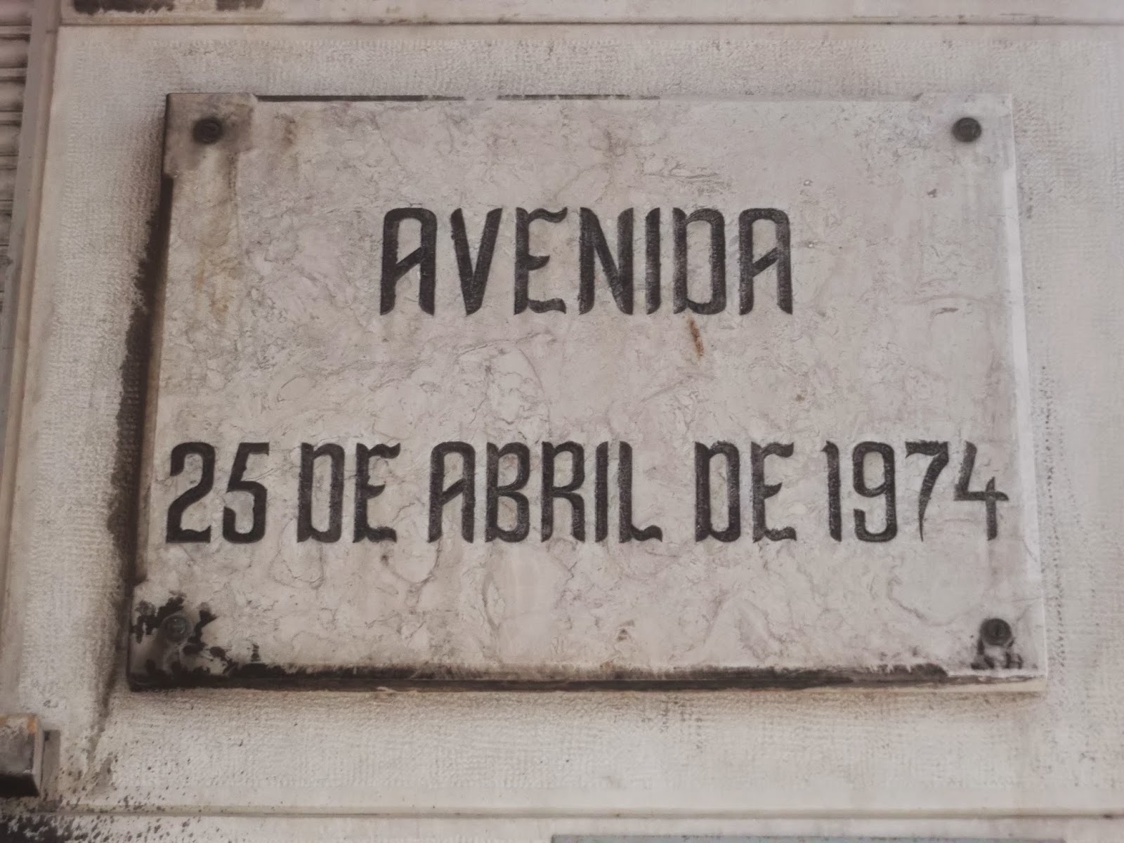 Avenida 25 De Abril 722